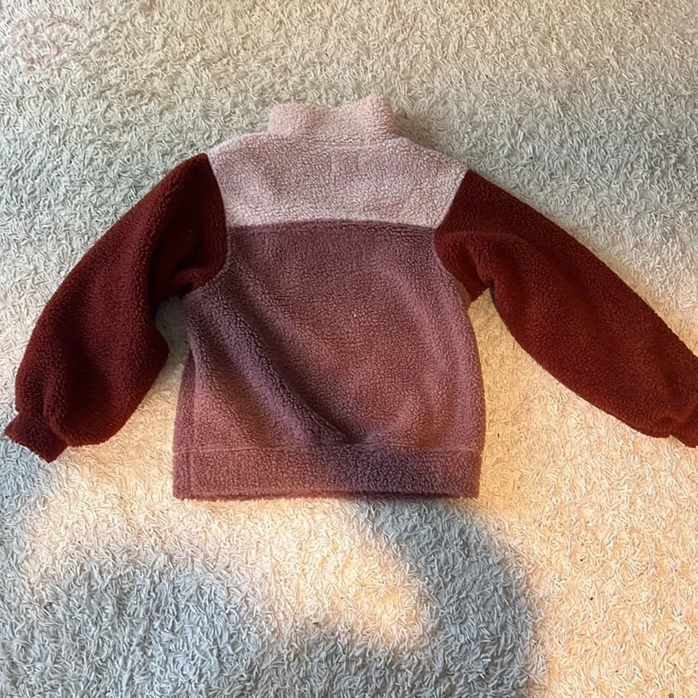 Universal threads pullover - Picture 2 of 4